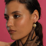 Resmi Galeri görüntüleyicisine yükleyin, Mavi Safir ve Elmaslı Tam Rozet HexaGlow Küpe